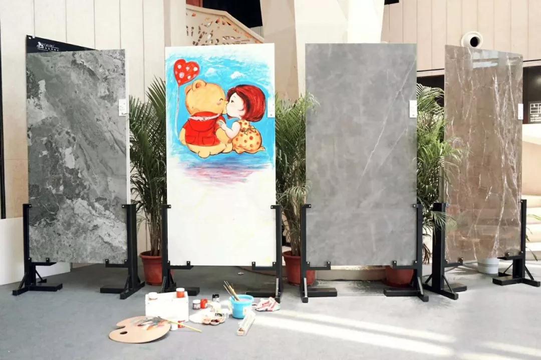 名插畫(huà)師龍躉在格萊斯new pearl大板創(chuàng)作 (2).jpg